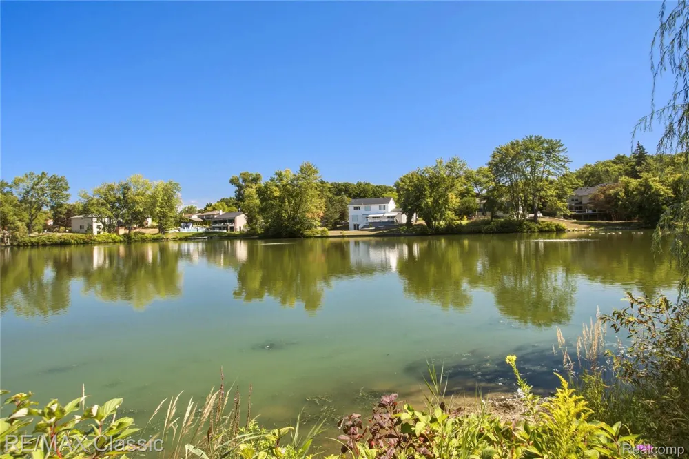 5423 W Bloomfield Lake Road West Bloomfield Charter Township, MI 48323