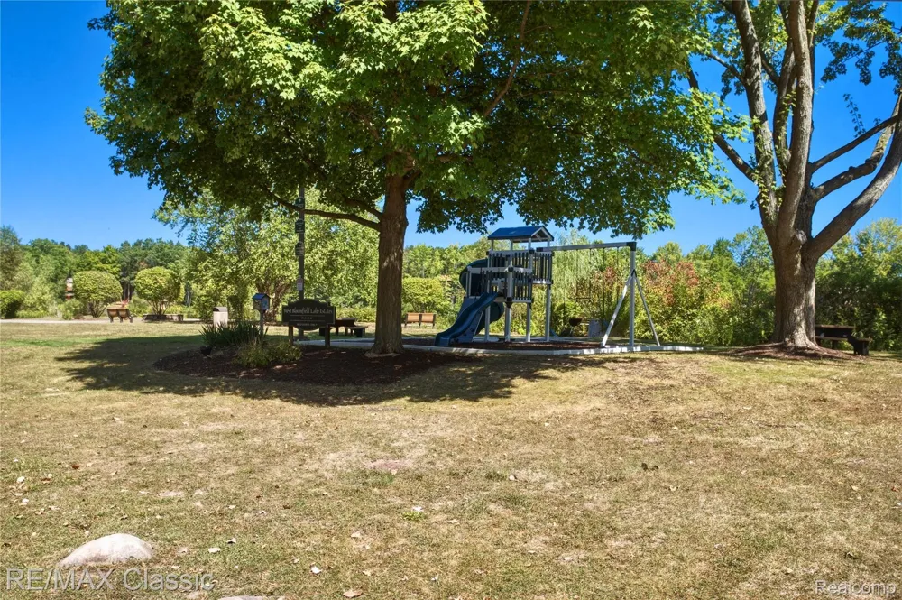 5423 W Bloomfield Lake Road West Bloomfield Charter Township, MI 48323