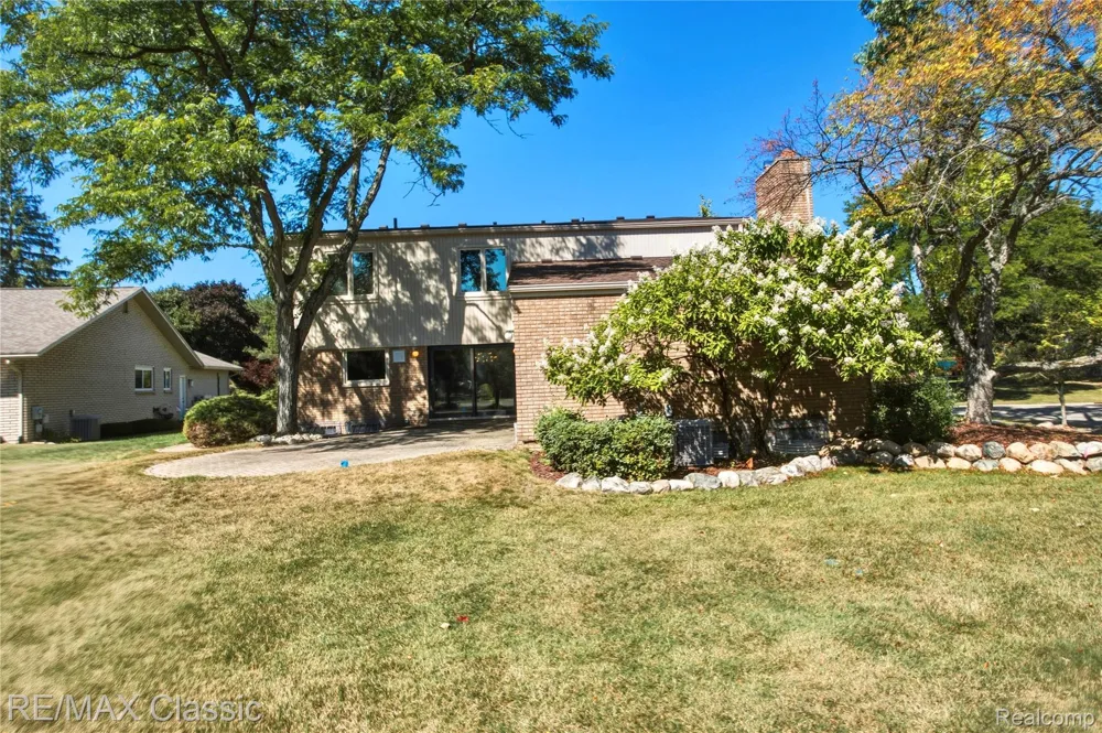 5423 W Bloomfield Lake Road West Bloomfield Charter Township, MI 48323