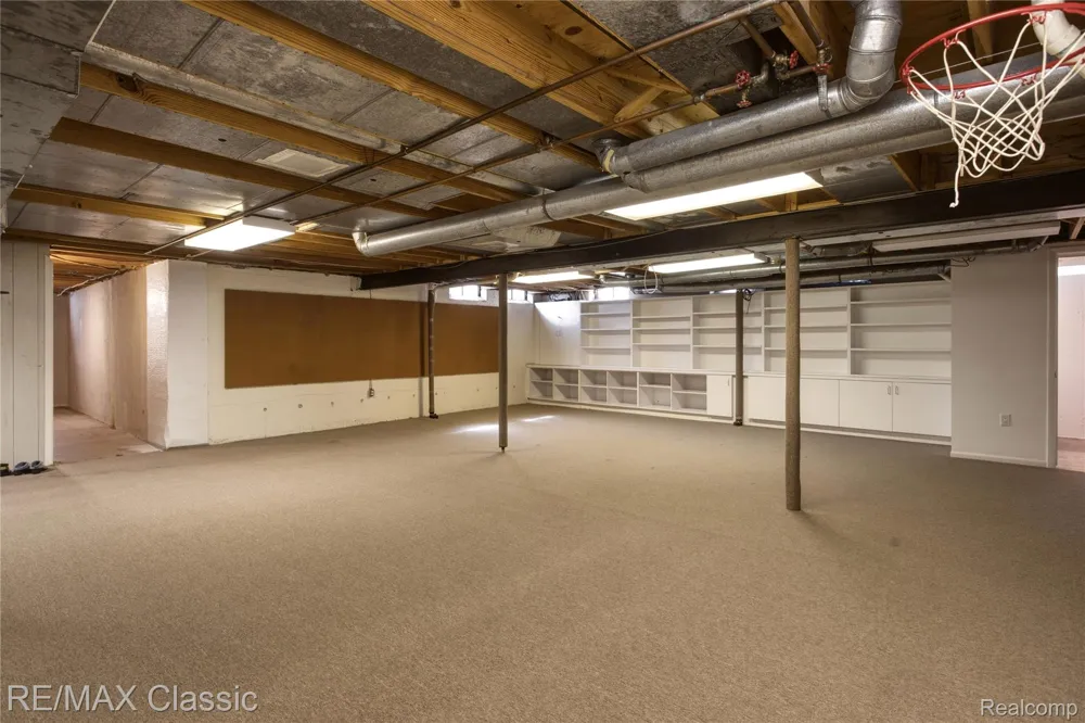 5423 W Bloomfield Lake Road West Bloomfield Charter Township, MI 48323