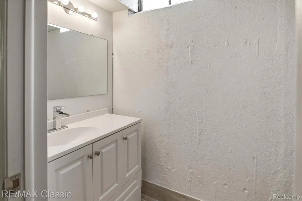 5423 W Bloomfield Lake Road West Bloomfield Charter Township, MI 48323
