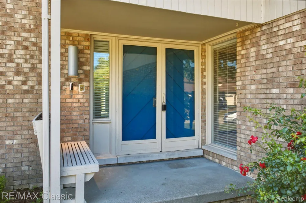 5423 W Bloomfield Lake Road West Bloomfield Charter Township, MI 48323
