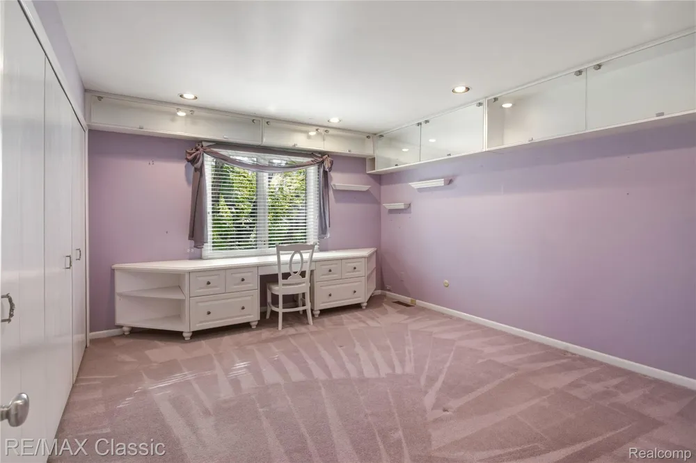 5423 W Bloomfield Lake Road West Bloomfield Charter Township, MI 48323