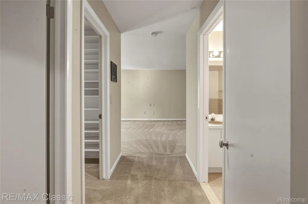 5423 W Bloomfield Lake Road West Bloomfield Charter Township, MI 48323