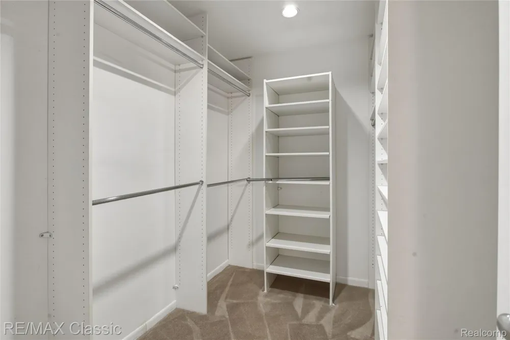5423 W Bloomfield Lake Road West Bloomfield Charter Township, MI 48323