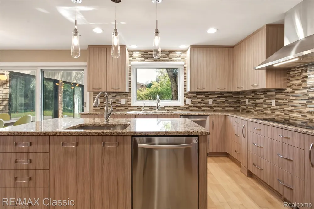 5423 W Bloomfield Lake Road West Bloomfield Charter Township, MI 48323