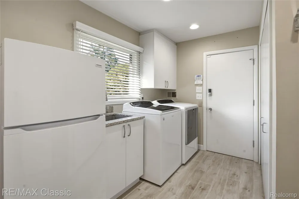 5423 W Bloomfield Lake Road West Bloomfield Charter Township, MI 48323