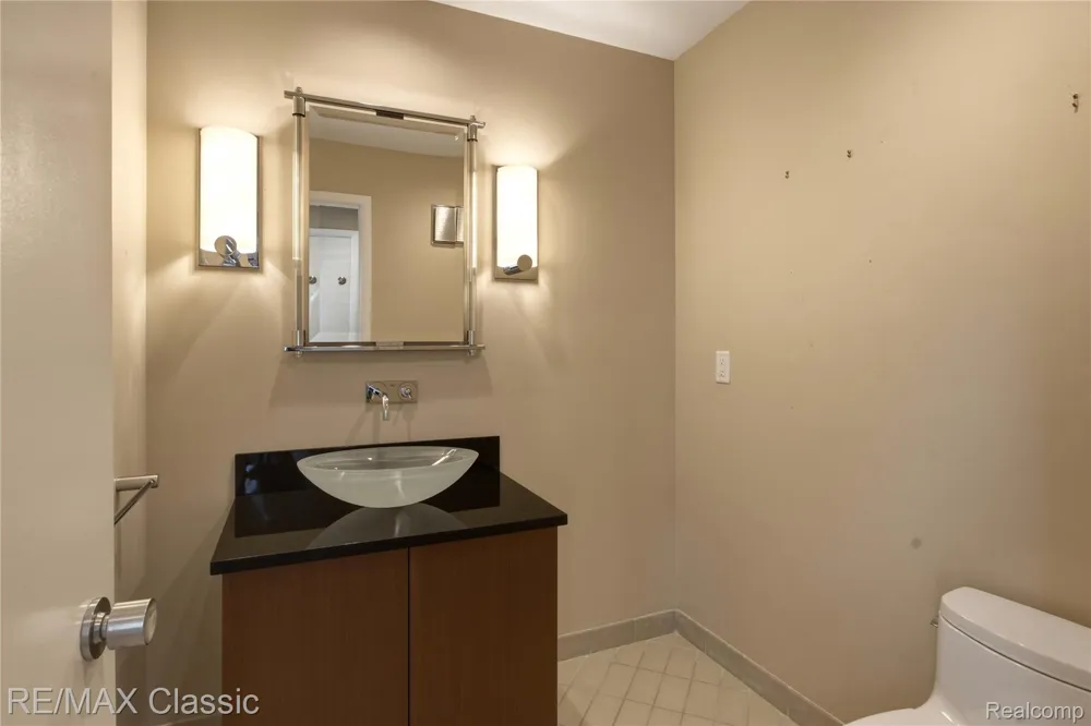 5423 W Bloomfield Lake Road West Bloomfield Charter Township, MI 48323