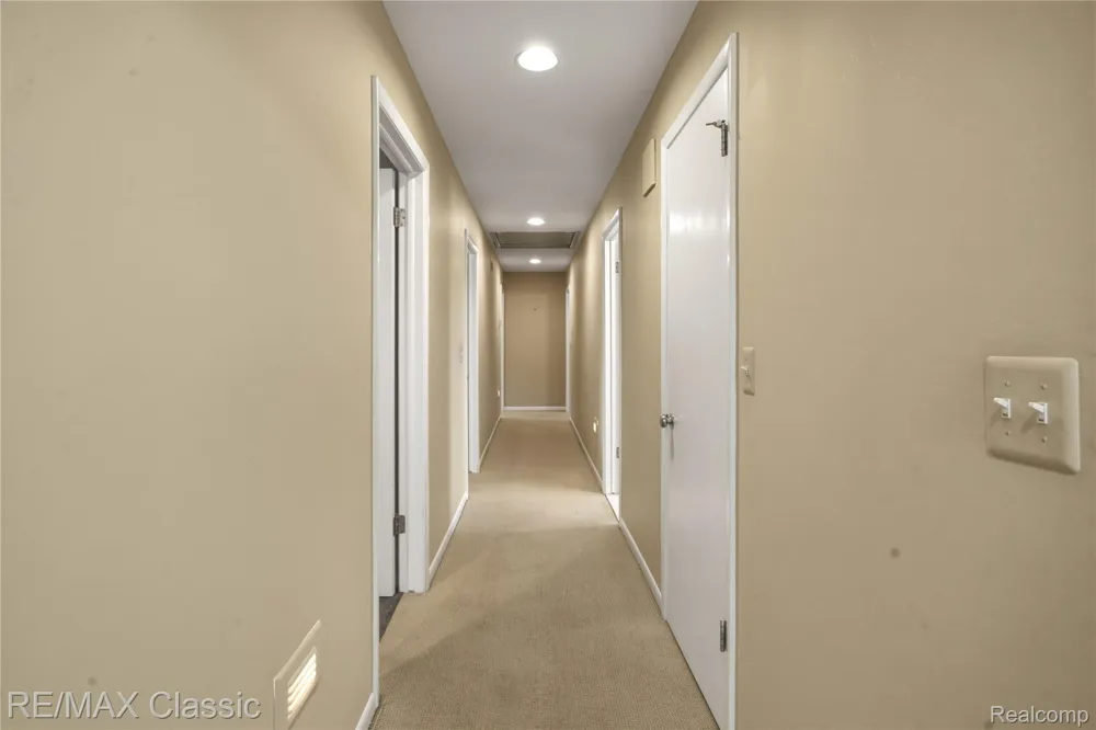 5423 W Bloomfield Lake Road West Bloomfield Charter Township, MI 48323