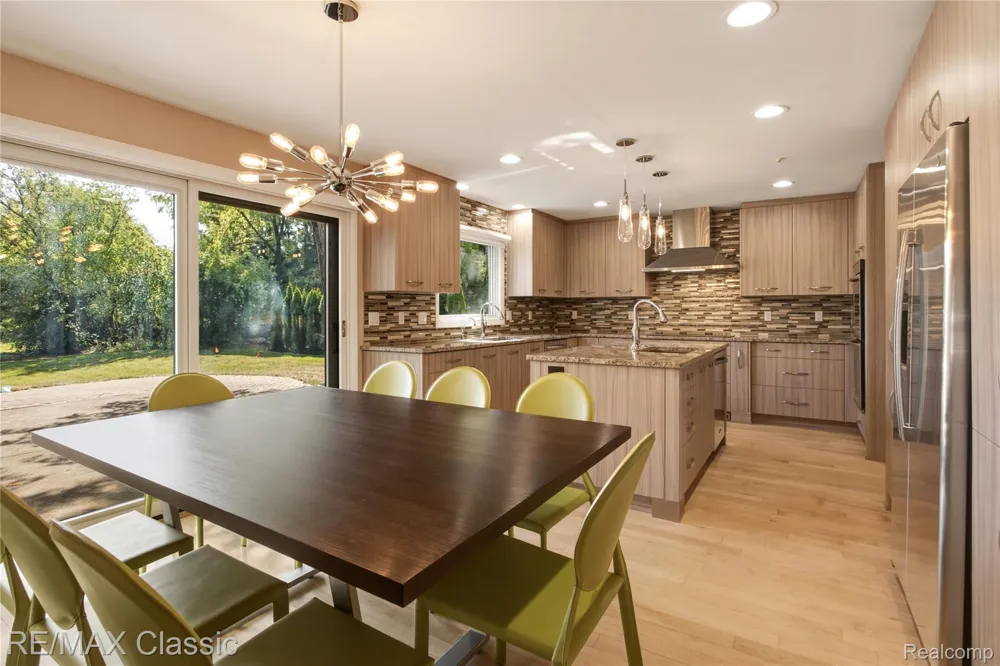5423 W Bloomfield Lake Road West Bloomfield Charter Township, MI 48323