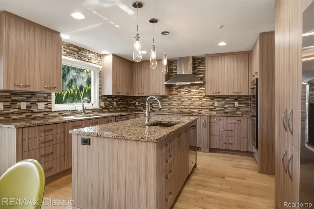 5423 W Bloomfield Lake Road West Bloomfield Charter Township, MI 48323