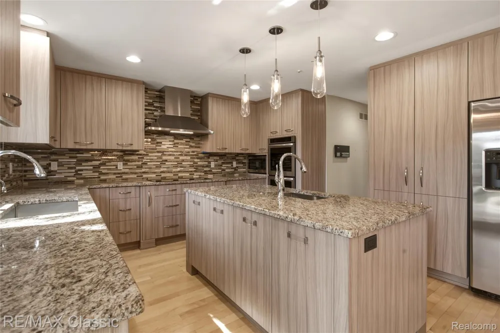 5423 W Bloomfield Lake Road West Bloomfield Charter Township, MI 48323
