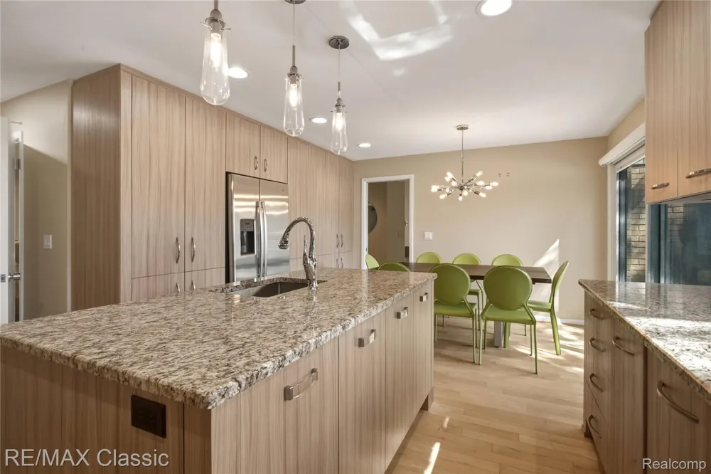 5423 W Bloomfield Lake Road West Bloomfield Charter Township, MI 48323