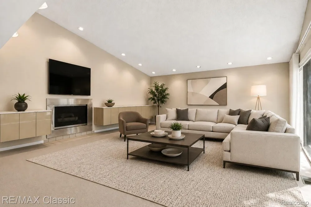 5423 W Bloomfield Lake Road West Bloomfield Charter Township, MI 48323