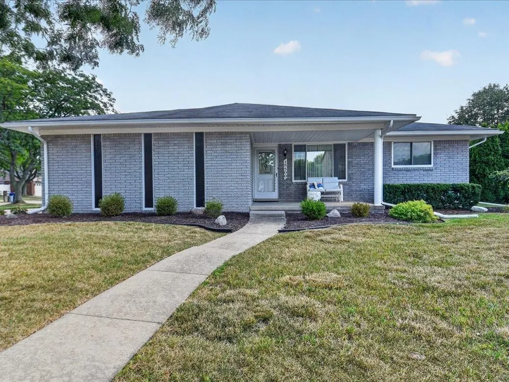 15500 Sherwood Lane Fraser City, MI 48026