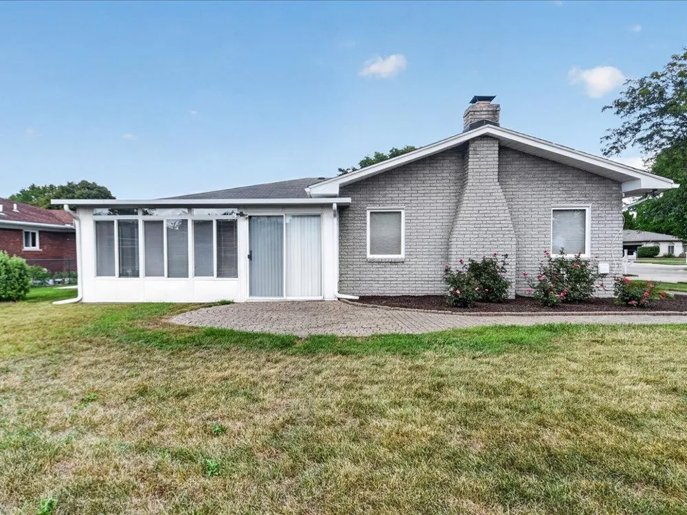 15500 Sherwood Lane Fraser City, MI 48026