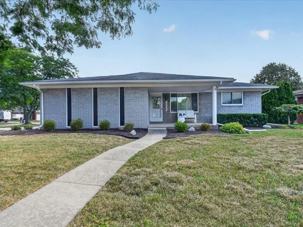15500 Sherwood Lane Fraser City, MI 48026