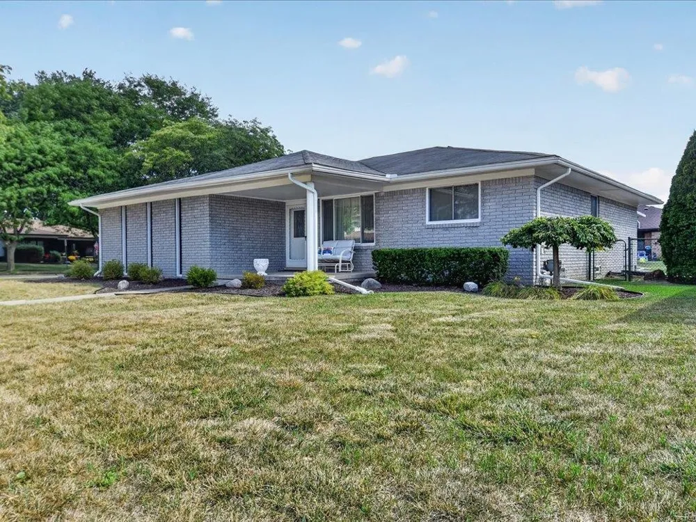 15500 Sherwood Lane Fraser City, MI 48026