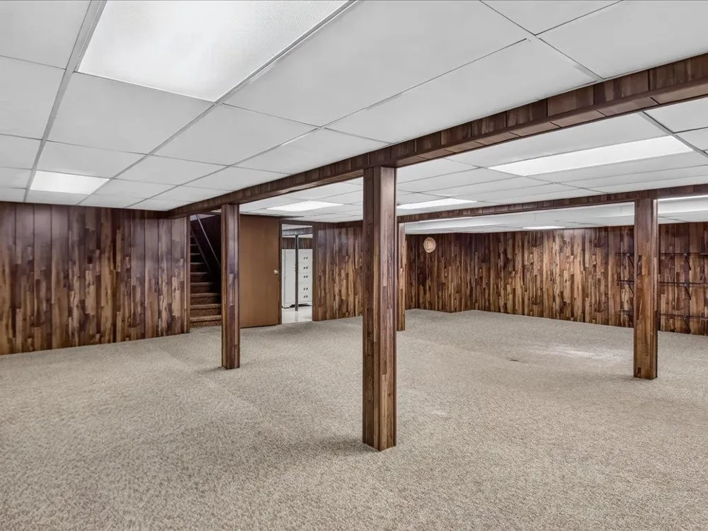 15500 Sherwood Lane Fraser City, MI 48026