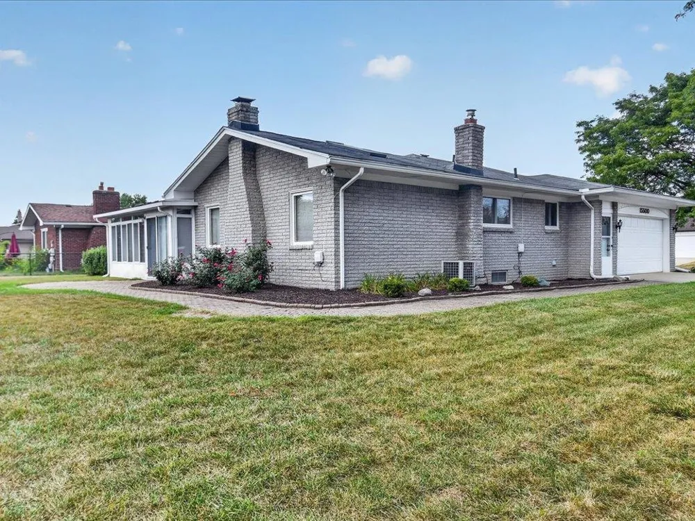 15500 Sherwood Lane Fraser City, MI 48026
