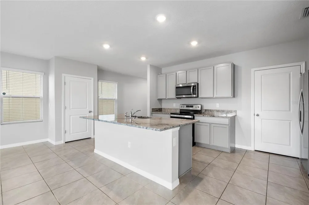 9294 FORGE BREEZE LOOP Wesley Chapel, FL 33545