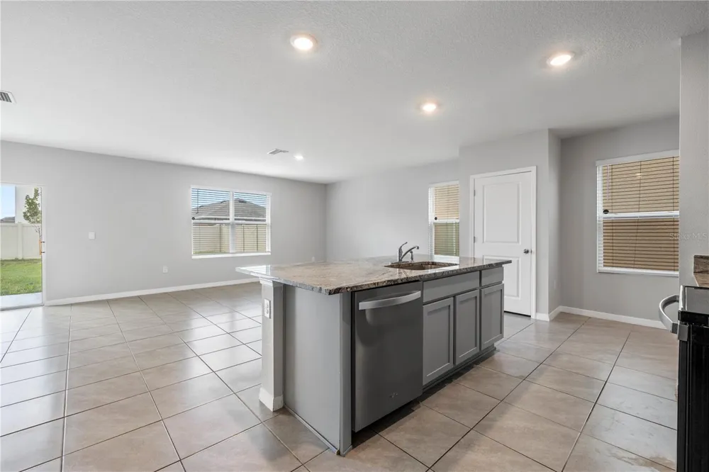 9294 FORGE BREEZE LOOP Wesley Chapel, FL 33545