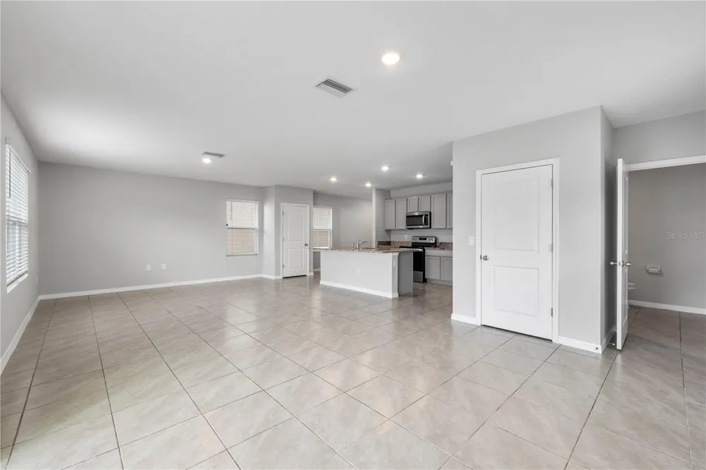 9294 FORGE BREEZE LOOP Wesley Chapel, FL 33545