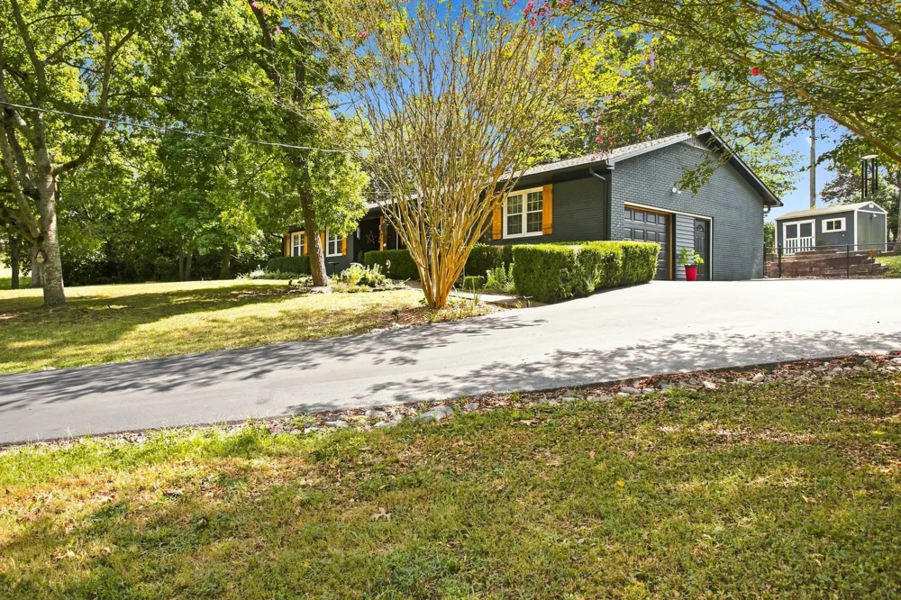 1000 Cheryl Dr Lewisburg, TN 37091