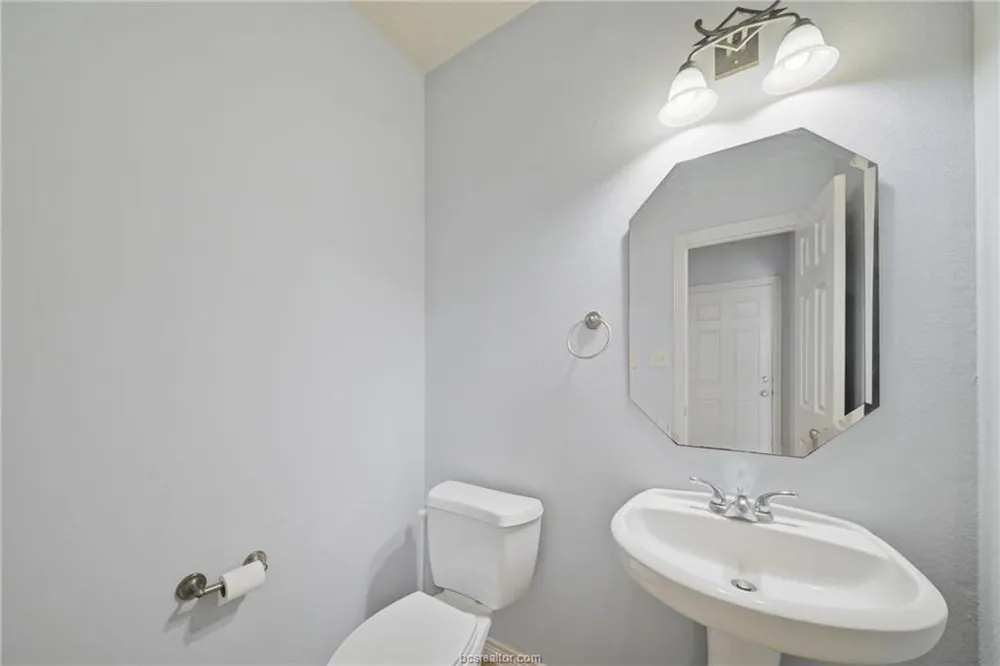 6915 Appomattox Drive College Station, TX 77845