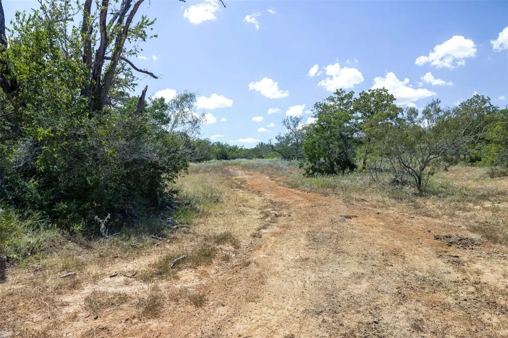 4242 Fm 1680 Waelder, TX 78959
