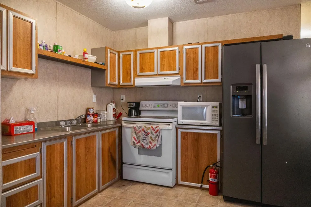 4242 Fm 1680 Waelder, TX 78959