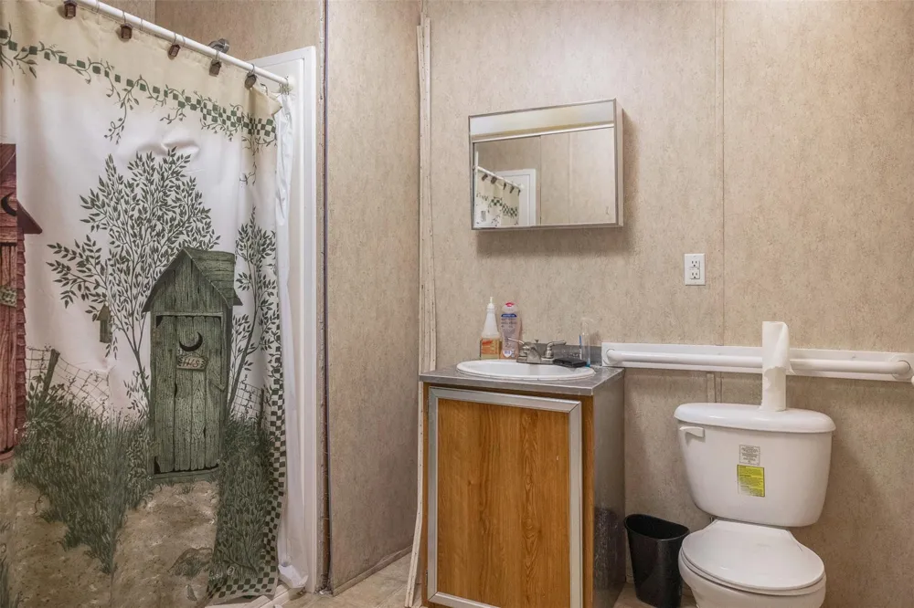 4242 Fm 1680 Waelder, TX 78959