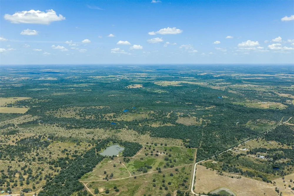 4242 Fm 1680 Waelder, TX 78959