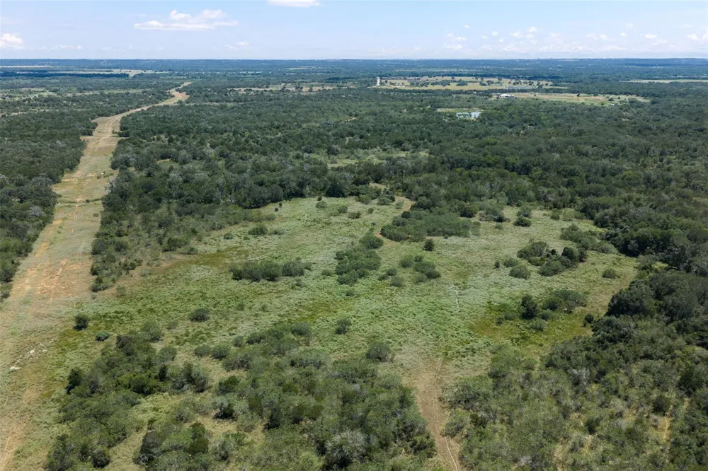 4242 Fm 1680 Waelder, TX 78959
