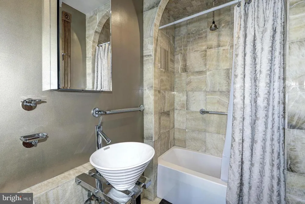 2712 P NW #A Washington, DC 20007