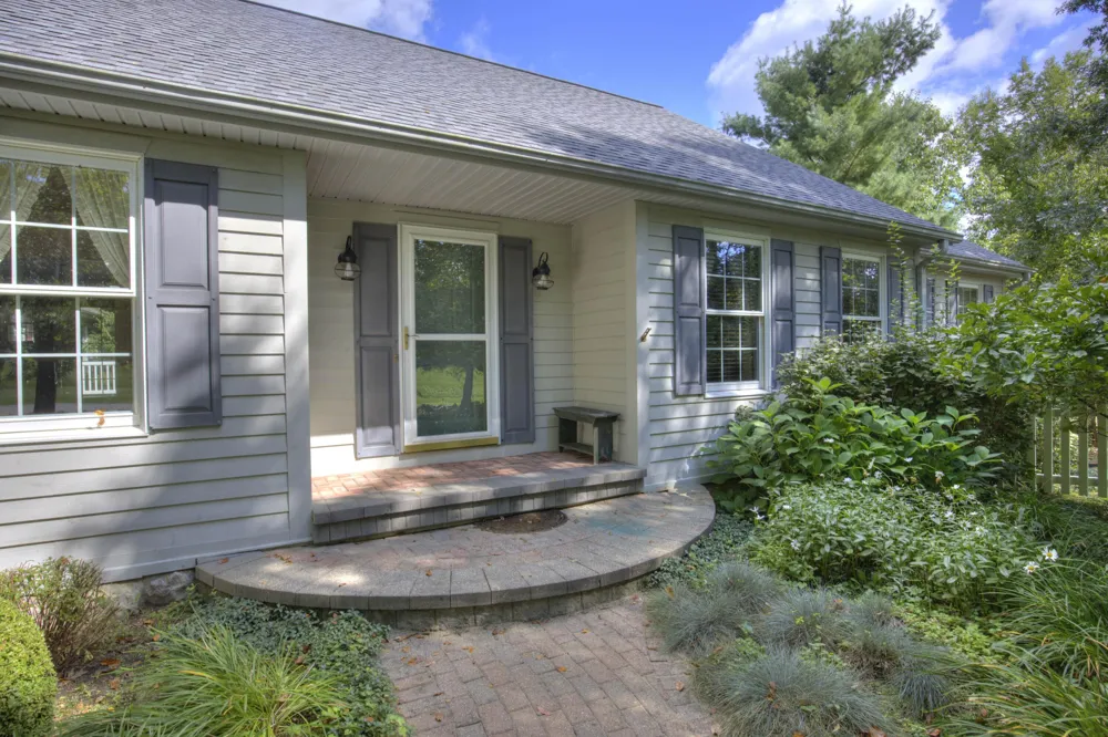 4890 Mill Run Jackson, MI 49201