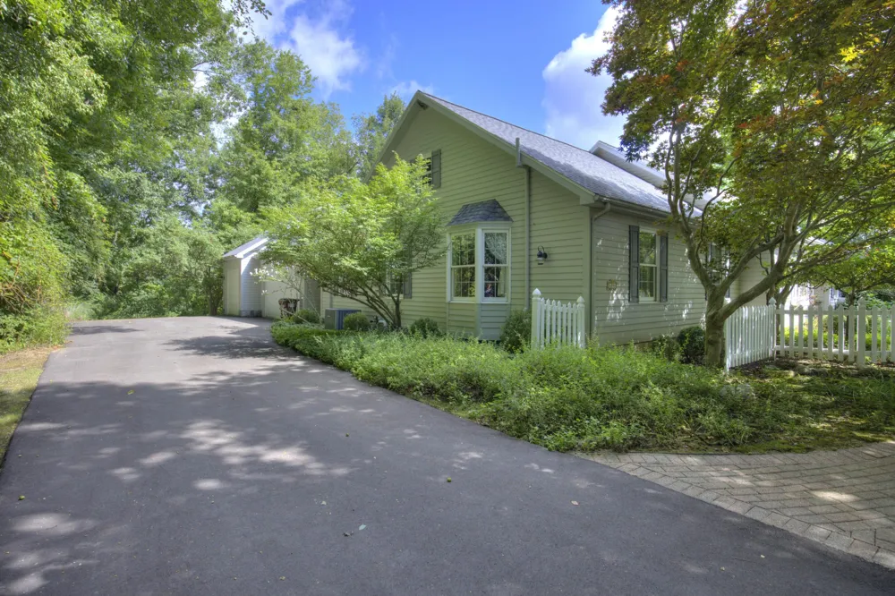 4890 Mill Run Jackson, MI 49201