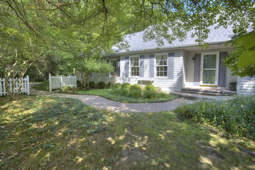 4890 Mill Run Jackson, MI 49201