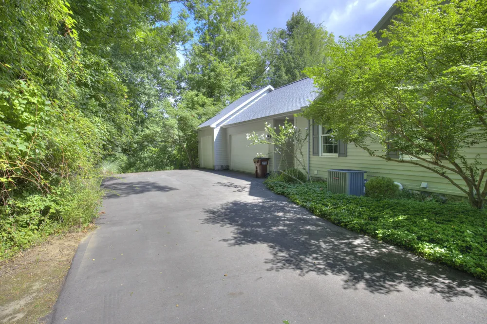 4890 Mill Run Jackson, MI 49201