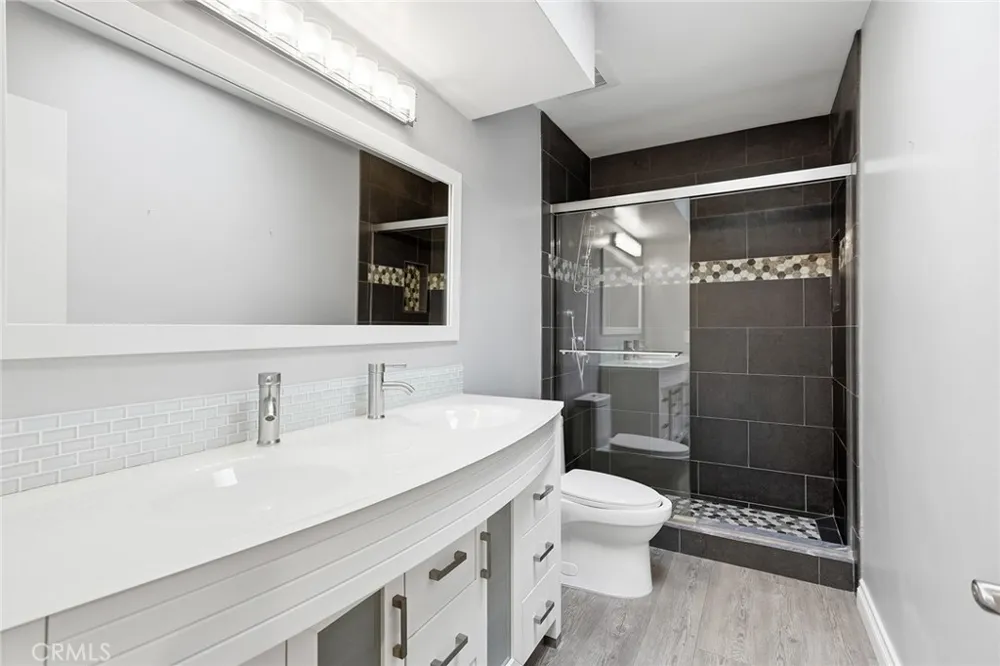 16012 Moorpark #302A Encino, CA 91436