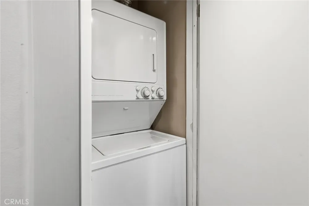 16012 Moorpark #302A Encino, CA 91436