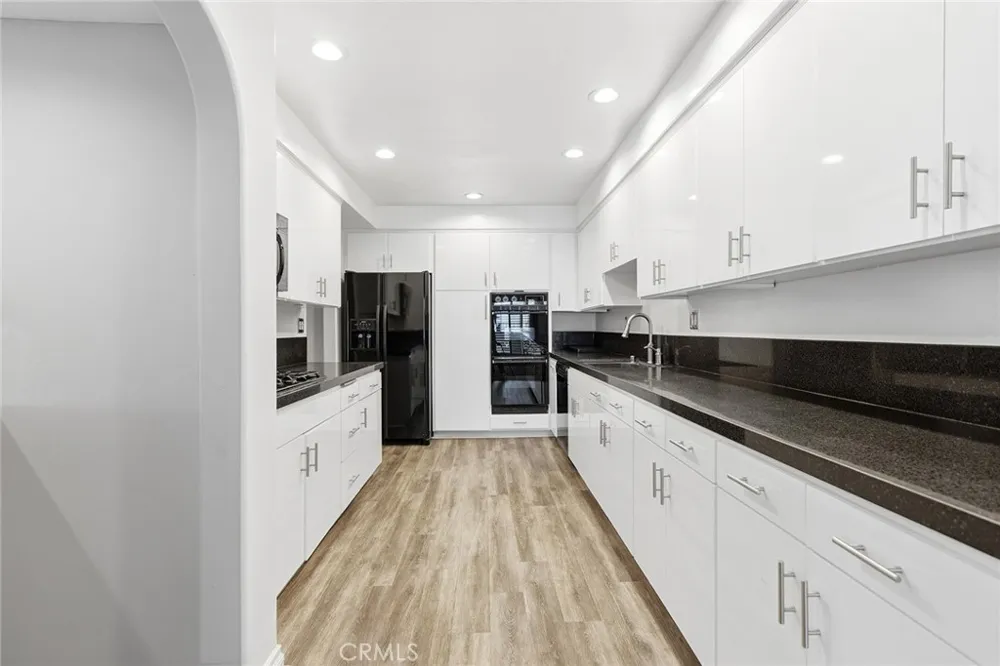 16012 Moorpark #302A Encino, CA 91436