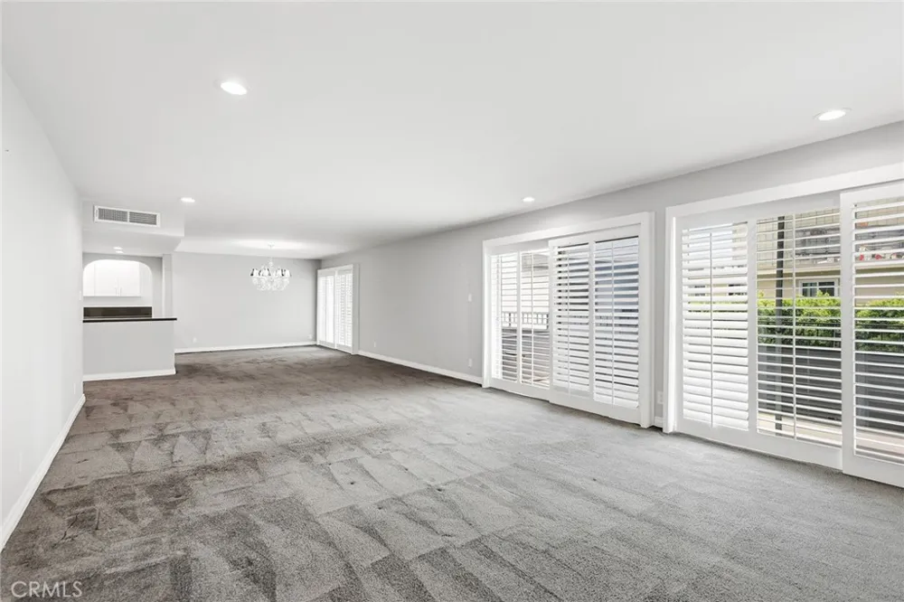 16012 Moorpark #302A Encino, CA 91436