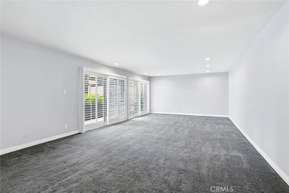 16012 Moorpark #302A Encino, CA 91436