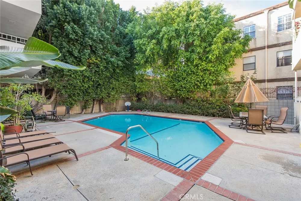 16012 Moorpark #302A Encino, CA 91436