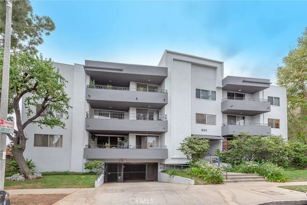 16012 Moorpark #302A Encino, CA 91436