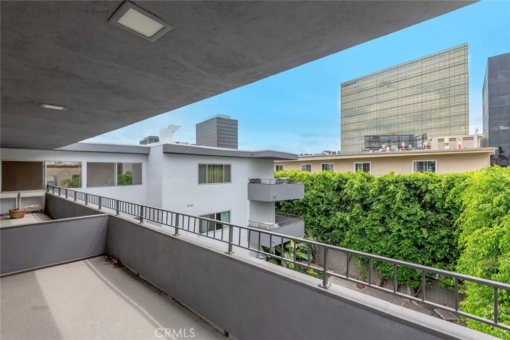 16012 Moorpark #302A Encino, CA 91436