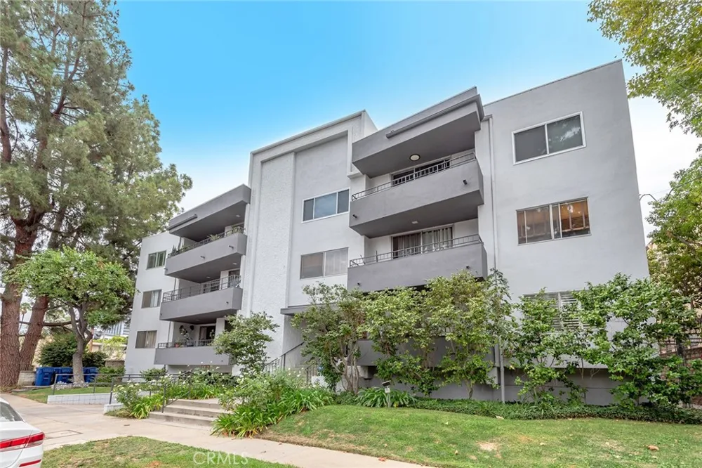 16012 Moorpark #302A Encino, CA 91436