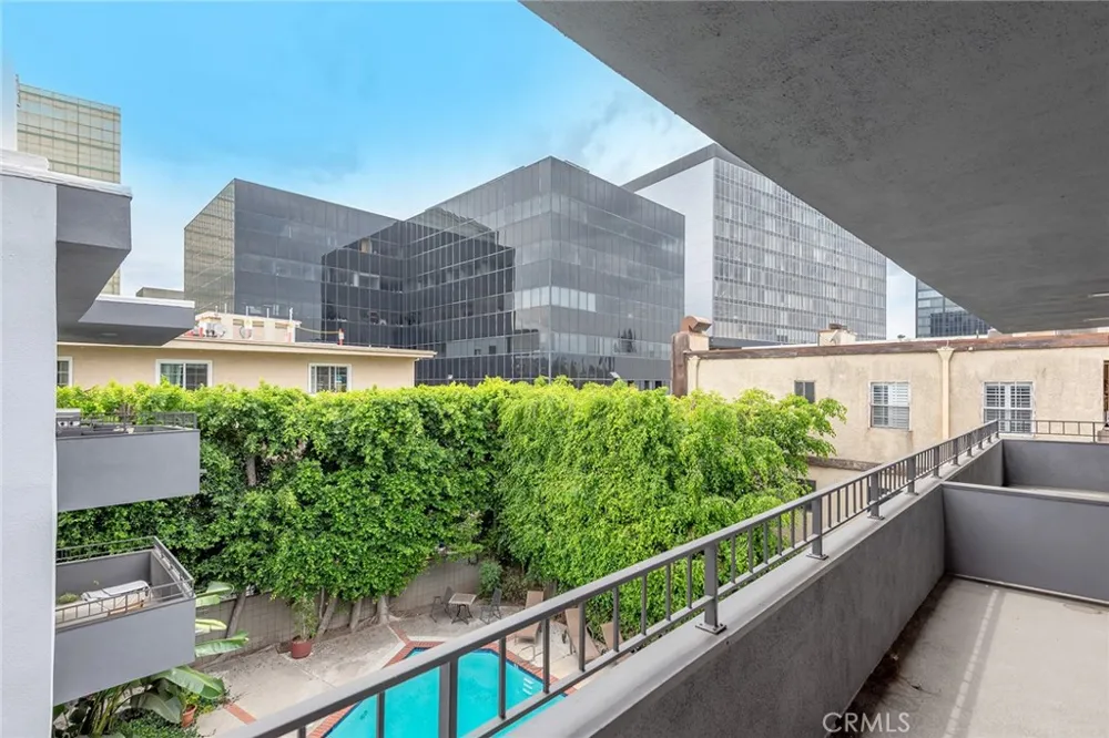 16012 Moorpark #302A Encino, CA 91436
