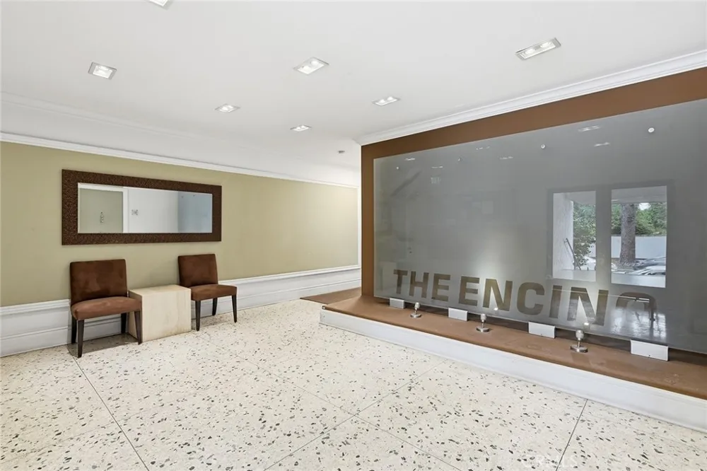 16012 Moorpark #302A Encino, CA 91436